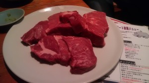 焼く前の肉（フラッシュあり） 