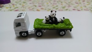 パンダのミニカー